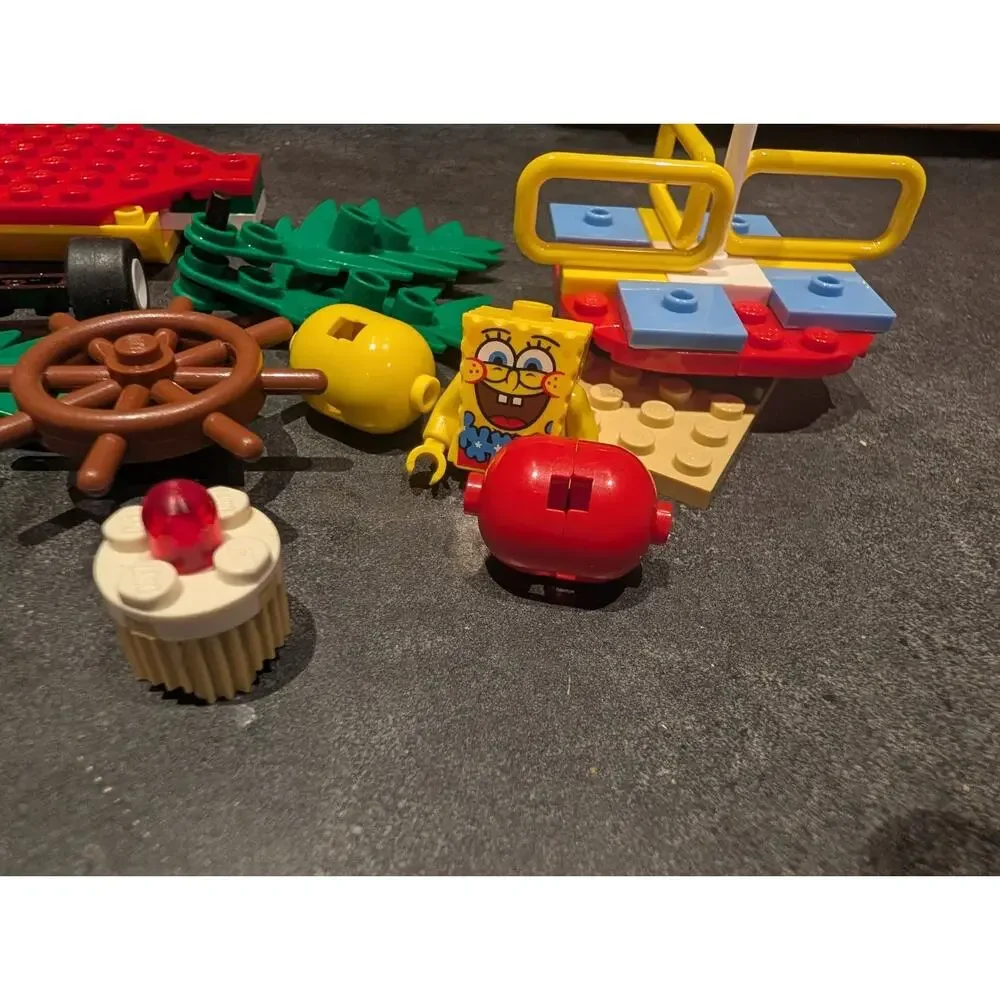 LEGO SpongeBob SquarePants Heroic Heroes of the Deep set #3815 & Bikini Bottom